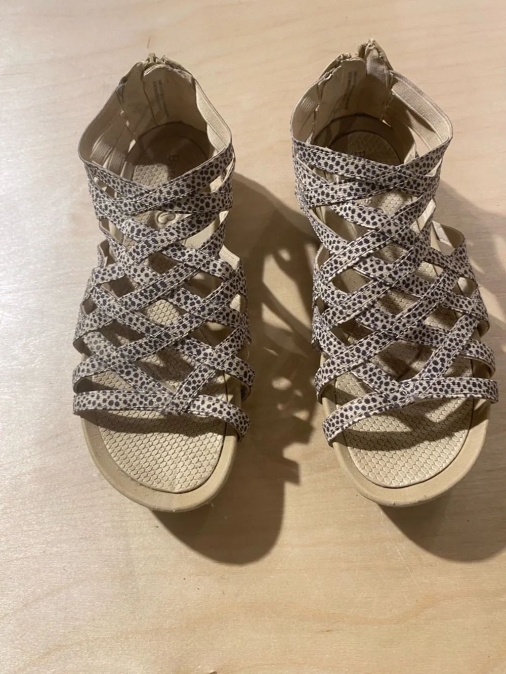 Baretraps Women's Beige Leopard Print Strappy Sandals 7M (QX)